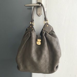 Louis Vuitton Mahina L Taupe-Excellent condition